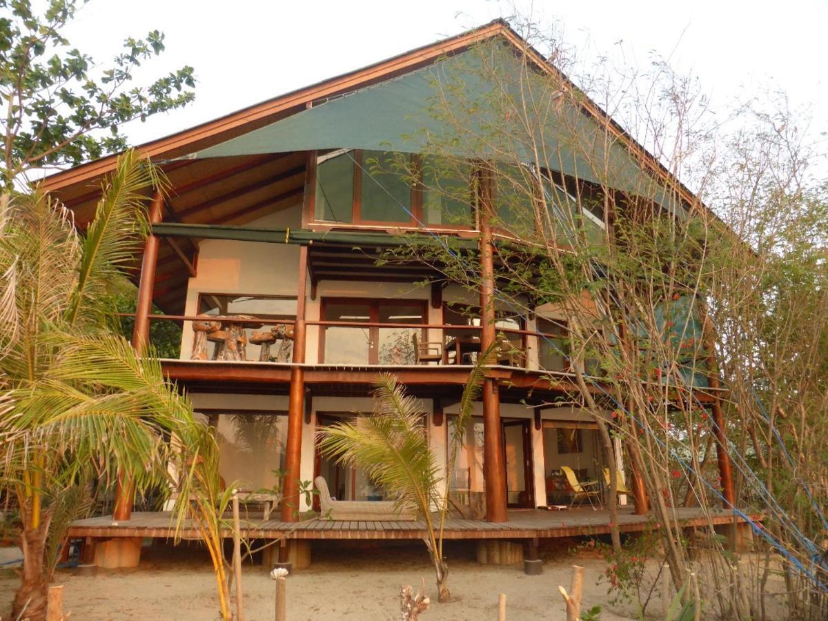 Готель Castaway Surf Retreat 1 Sekongkang Екстер'єр фото